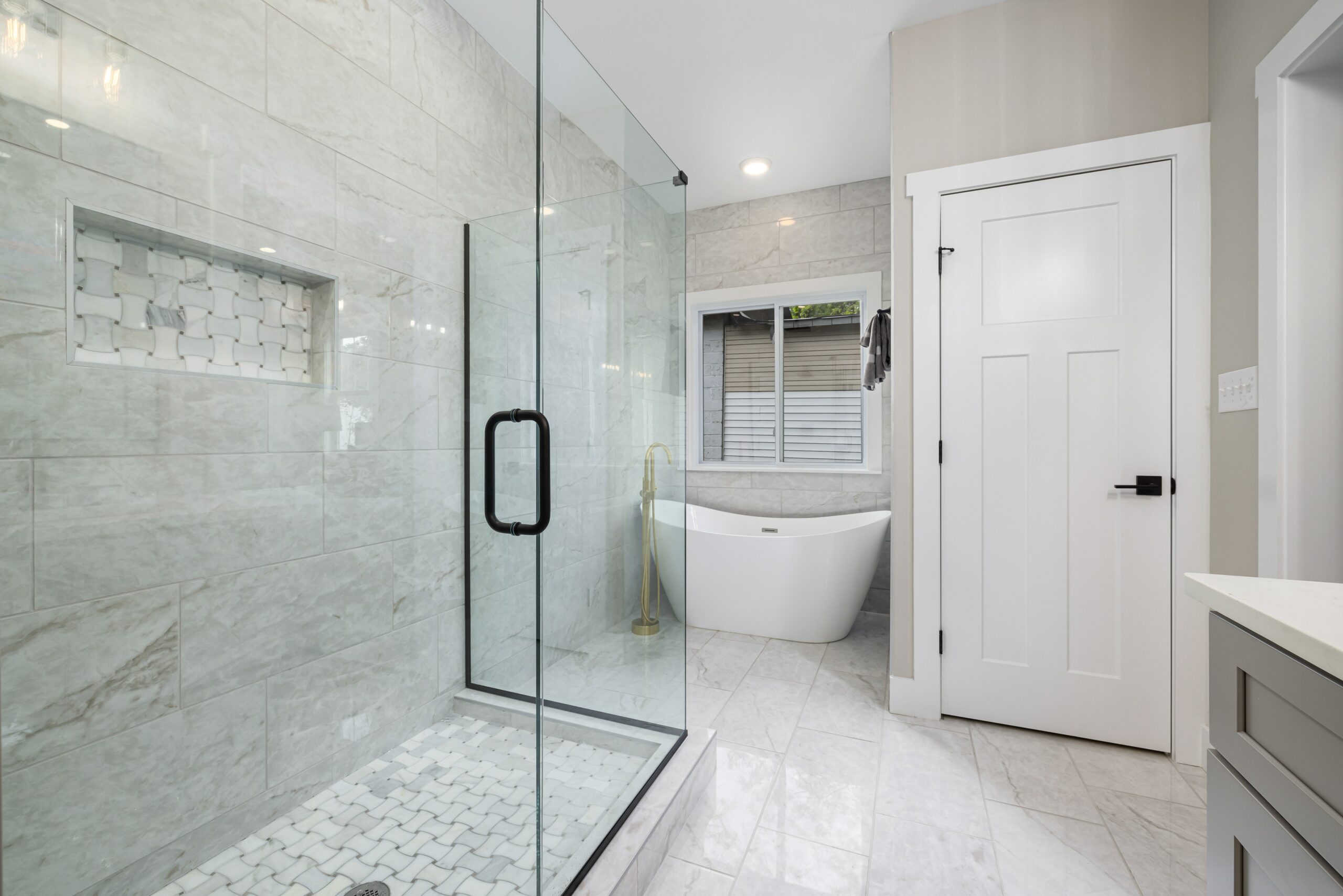 Toilet Shower Screen - image 1