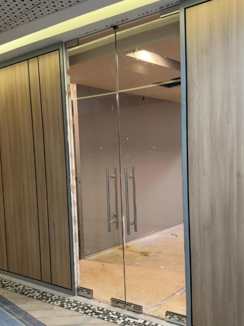 Custom Glass Design & Installation - image 1